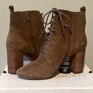 T&B leather heeled boots - size 9 slightly worn but look new!